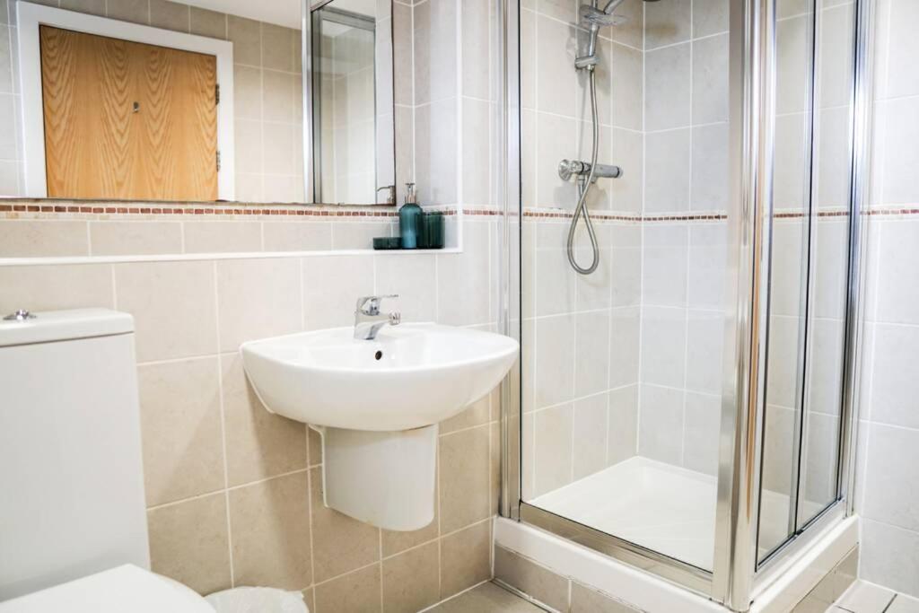 Beautiful 3 Bedroom By The Sea Apartment