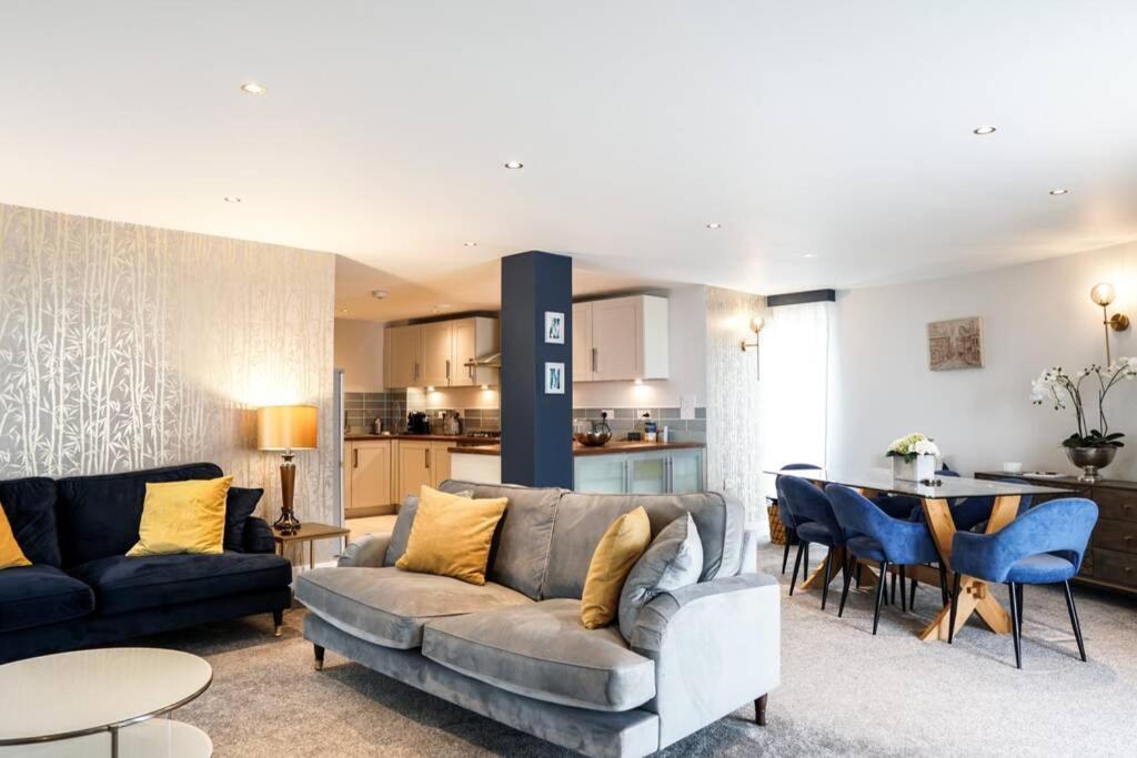 Beautiful 3 Bedroom By The Sea Apartment