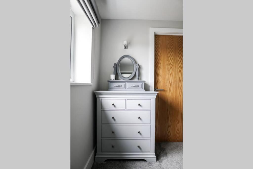 Beautiful 3 Bedroom By The Sea Apartment *