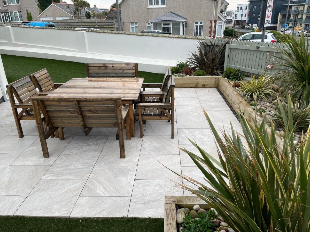 Beautiful 3 Bedroom By The Sea Apartment *